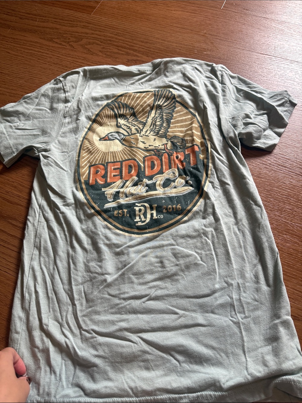 Red Dirt Graphic Short-Sleeve Tee in Light Gray